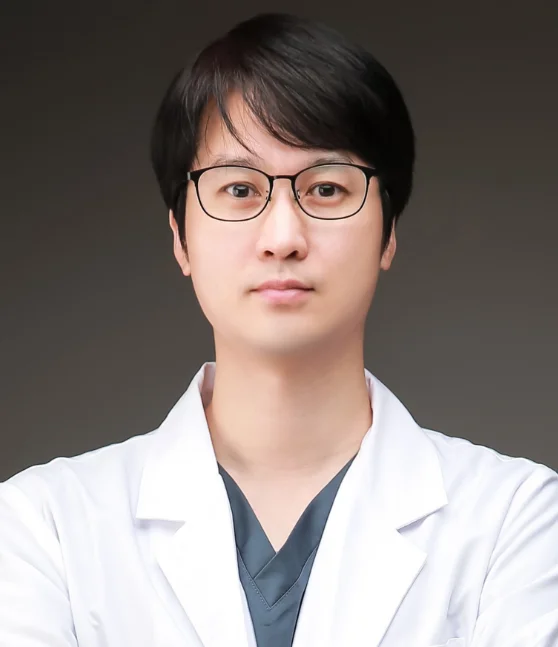 박근필 소장 프로필 - 수의사 가운