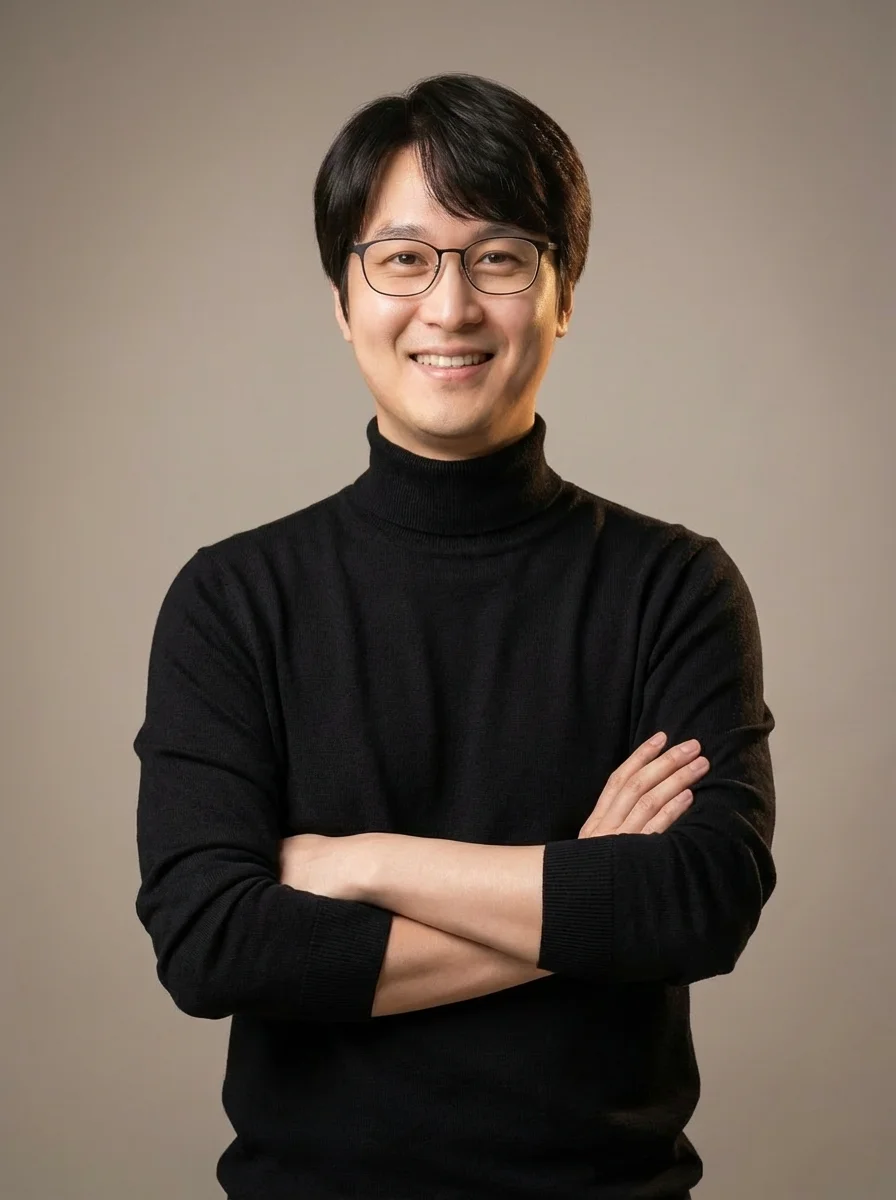 박근필 소장 프로필 - 검은색 터틀넥